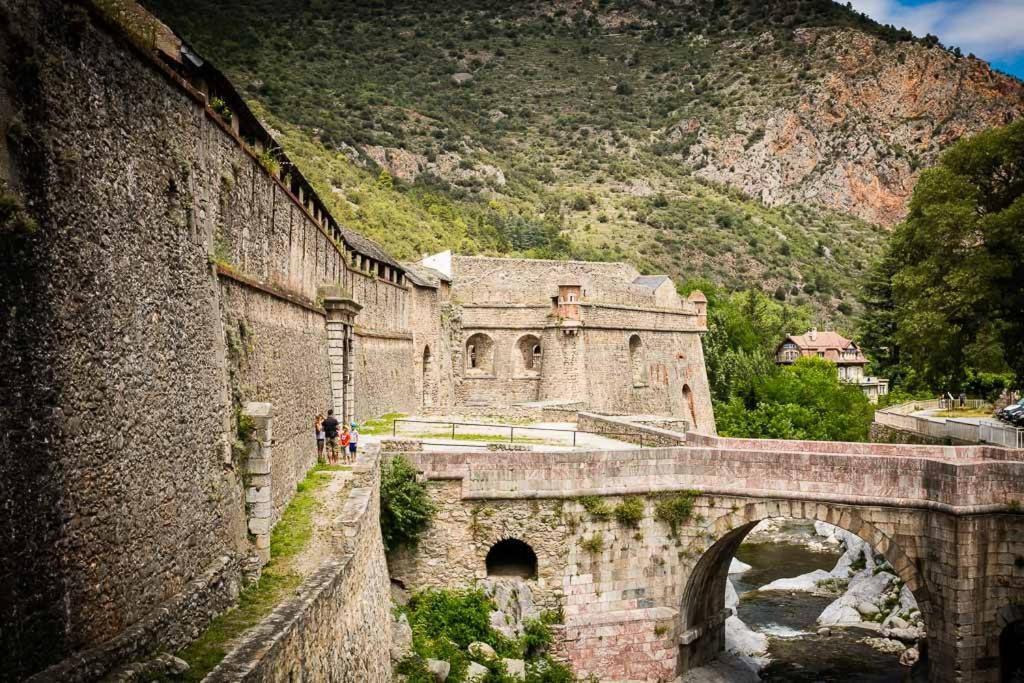 Les Maisons Du Conflent, Maisons Familiales En Pierre Au Coeur Des Remparts Villefranche-de-Conflent Exteriör bild